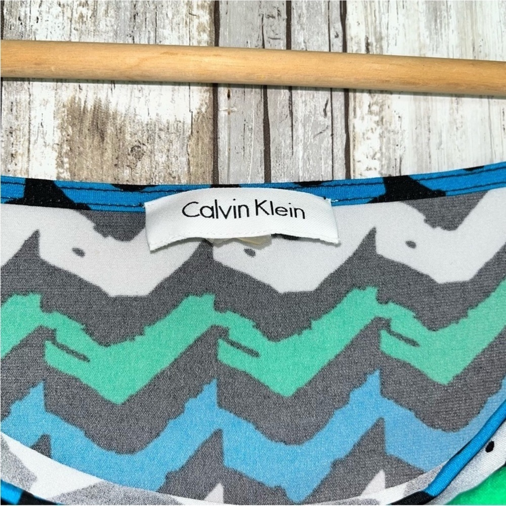 Calvin Klein Sleeveless Chevron Blouse - Picture 5 of 5